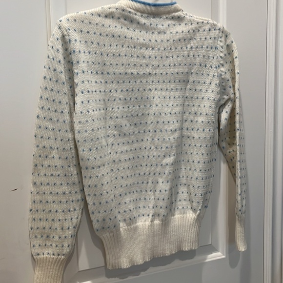 Ski sweater Small wool & acrylic new never worn matching cap included - Picture 3 of 4